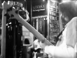 Archives – Il y a 10 ans…Frank Nelson improvisait lourd sur Cort Action Bass PJ accompagné (au fond) par José Da Cruz. Encore merci les gars. #bigbassband #bassplayer #bassplayers #cortbass #basscenterparis