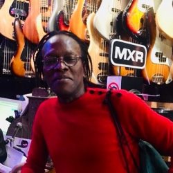 Raymond Doumbe, bassiste de Manu Dibango. Un fidèle ! #bassplayers #bassplayer #bassiste #bassiste