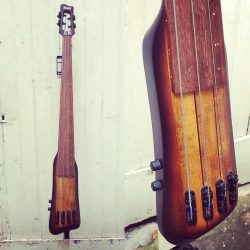 Contrebasse Ibanez – UB804. Ça sonne et c’est abordable. À la première note, ça ronronne fort. #ibanezuprightbass #ibanezbass #ibanezbasses #doublebass #uprightbass #contrebasse #contrebass