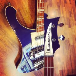 Rickenbacker – 4003W dans sa robe bleu nuit  Dispo !