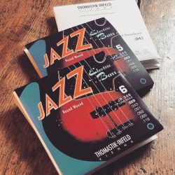 Cordes mythiques Viennoise.Thomastik-infield Jazz. 4,5 et 6 cordes. Dispo