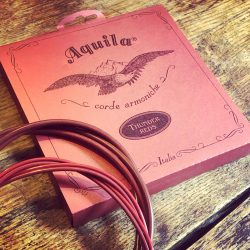 Aquila – Thunder Reds. Corde nylon pour Ukulele basse. Made in Italia. #aquilastrings #aquilastringsfromitaly #bassstrings #ukulelebass @aquilastrings