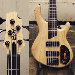 Cort – B5 Plus ASMicros Bartolini, preamp Mark Bass, Mécanique Hipshot, finition naturel. Que du bon 🏻