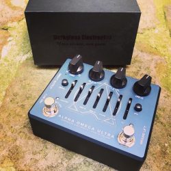 Darkglass – Alpha Omega Ultra Gros 🏻 en l’air.