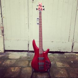 Ibanez – SR 300Mets du rouge dans ta vie !