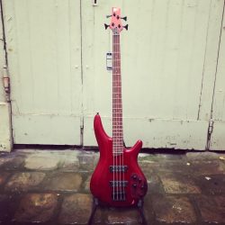 Ibanez – SR 300