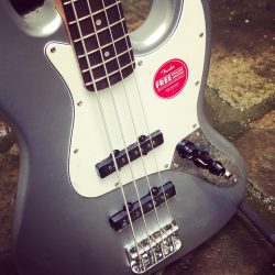 Squier by Fender – Affinity Séries Jazz BassCouleur Slick Silver