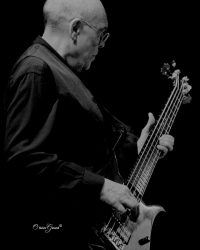 Bernard Paganotti, bassiste de Magma, Higelin et Papa GroupCrédit photo Olivier Girard