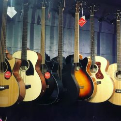 Basses acoustiques et beaux jours vont de paire pour notre réouverture ce mardi 12 mai à partir de 10h30. 🌞