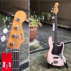 Elle est cool cette Fender Artist Flea Jazz Bass. Validé !!!