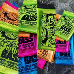 Ernie Ball Slinky. Tjrs aussi efficace pour la basse et une de nos meilleurs ventes.