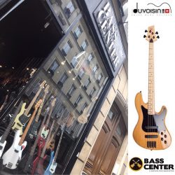 Le luthier Duvoisin arrive en France et en exclusivité chez Bass Center. Nous vous présenterons très prochainement les deux modèles Standard en 4 et 5 cordes. À suivre…