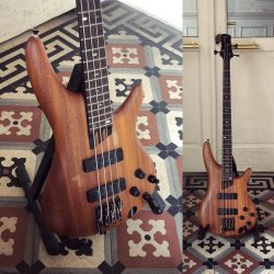 Ibanez – SR Prestige  en occasion Manche très fin. Le haut de gamme Ibanez !!!