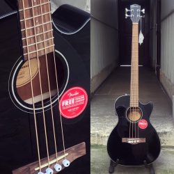 Basse acoustique Fender CB-60SCE. Touche en laurier indien, table et dos en acajou et préamp Fishman ! Finition noir ou naturel.