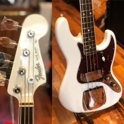 Elle est pas superbe cette Fender Jazzbass 70ème anniversaire dans sa robe blanche nacrée ? Nous, on valide 📯. Série ultra limitée évidemment dispo au shop !