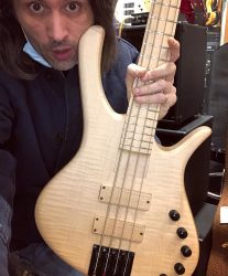 Une basse de luthier qui casse tout. Ça vous dit ? GMR Bass Force 4. Made in Poland 🇵🇱