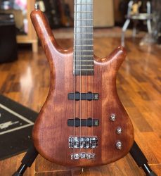 Toute fraîche au shop Warwick – Corvette Bubinga 4 GPS allemande. (tjrs aussi excellent)