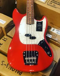 J’adore ce rouge Fiesta Red. Fender Mustang Vintera ‘60s.