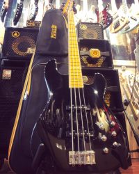 Nouvelle basse Markbass MB GV4 Gloxy Black. Micros et preamp Markbass. Manche type JB ‘70s. On valide
