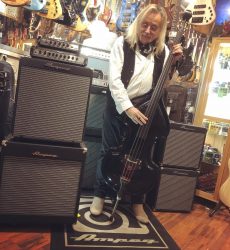 Okaz [vendu] – Ampeg BB Baby Bass 🥰 Une rareté. (Le boss n’est pas vendu avec l’instrument)