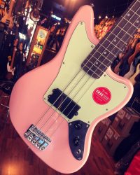 Une belle couleur Shell Pink en édition limitée pour cette Fender/Squier – Jaguar FSR