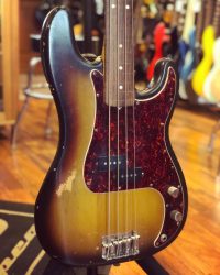 De passage à notre atelier pour cette superbe Fender Precision 1971 Fretless