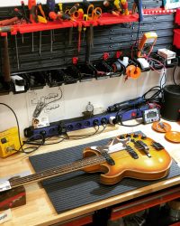Venez faire bichonner votre basse dans notre nouvel atelier.Forfait réglage à partir de 60€