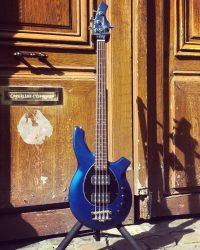 Belle Musicman Bongo 4  dans sa superbe robe bleu. [Vendu]