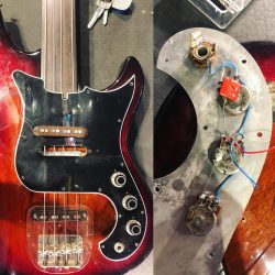 [Atelier] 🏻‍ Démontage micro manche pour rebobinage de cette belle Hagstrom Scanbass Fretless
