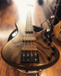 GMR 🇵🇱 – Roman est un fabuleux luthier exclusif depuis plus de 15 ans. À venir découvrir au shop.