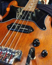Serek – Midwestern Custom. La petit short basse de @lecello @serek_basses