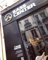 Ça vous plaît ? Nouvelle enseigne pour votre magasin de basse préféré.
