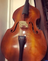 [Annonce privée] Vend contrebasse d’étude fabriqué par Gewa. Format 4/4. O.M. Monnich Streichinstrumente. Tres bon état général. Mérite un passage chez un luthier pour réglage du chevalet car action de touche un peu haute à mon goût. Corde vibrante 105/106 cmLargeur max 68cm, profondeur max 21cm, Hauteur total env. 180cmVendu sans housse, ni archet.Dispo dans le 9eme, Paris. Me contacter en message privé pour plus d’info. 🫵
