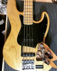 Opération à cœur ouvert sur une belle Fender Marcus Miller ️