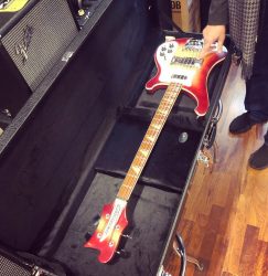 Comme Rickenbacker ne livre plus rien depuis plus de 2 ans en France, nous vous proposons une belle sélection d’occasion en magasin. Plusieurs 4003 et 4003S actuellement disponibles. Nous contacter.