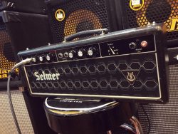 Découverte d’une bombe vintage 100% lampe. Le Selmer Treble’n Bass MKII. Véritable point à point qui enterre bcp d’amplis actuels.
