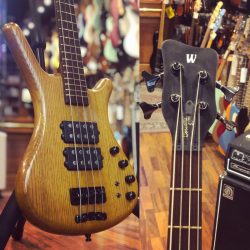 (Vendu) Occasion – Warwick Corvette $$. Dans le genre grosse puissance, c’est pas mal 🤯