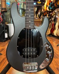 Occasion – Music Man SUB 4 USA Textured Graphite 🦏