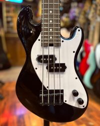 Nouveau Kala U-Bass Solid Body avec micro magnétique Precision et gros tirant de corde.  Parfait pour le voyage.