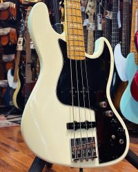 Occasion – Fender Marcus Miller Japon de 1986. Rare couleur Vintage White / Ivoire.