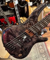 Dans la famille SR Workshop de chez Ibanez, je voudrai la 5 cordes, multiscale, micros Bartolini. Finition Deep Twilight #ibanezsrms805