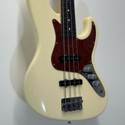 Fender Jazz Bass USA 1993. Deffreté et d’occasion.