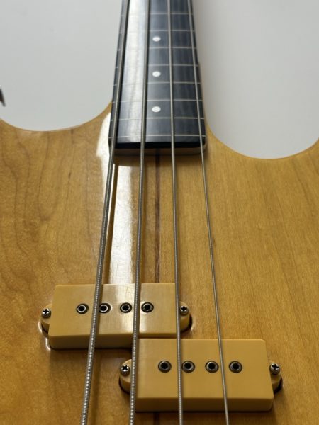 Occasion Kramer Fretless XKB-20