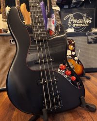 Occasion – Fender Jazz Bass Limited Japon avec un excellent custom de micro Dimarzio Ultra + chevalet Badass. ☠️