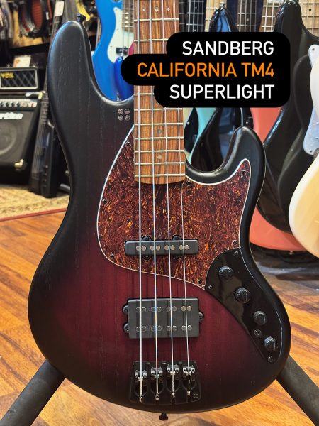 Tu as mal au dos ? Tu veux voyager léger et garder le gros son ?La SUPERLIGHT est faite pour toi.