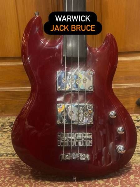Occasion - Warwick Jack Bruce FretlessÉtonnante basse fretless dans un style SG avec deux gros micro très Gibsonesques.